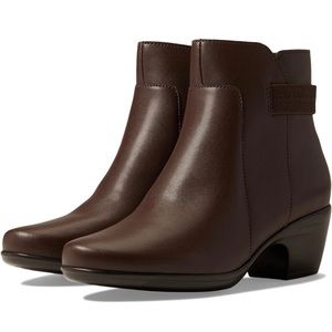 Brand New Clark’s Emily Holly Brown Ankle Boots